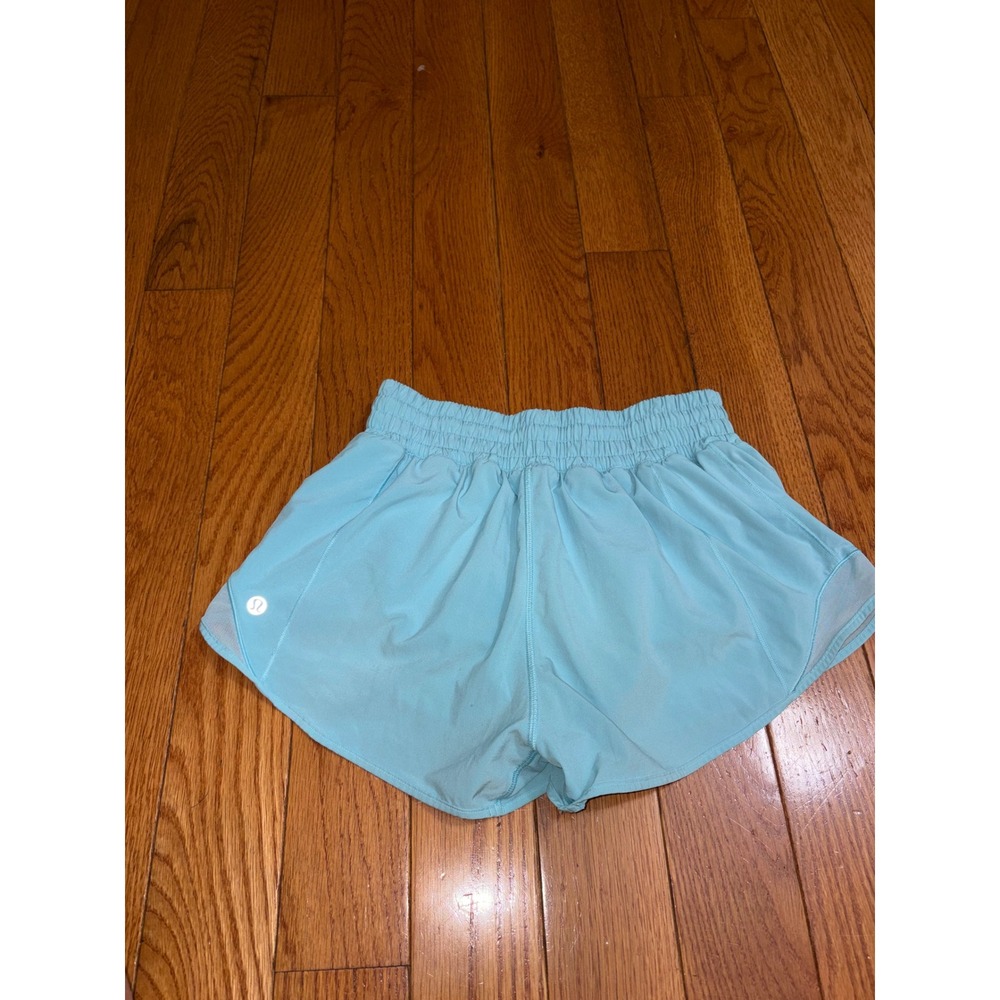 Women's Lululemon Hotty Hot Low-Rise Lined Short 2.5 Light Blue LW7AW6R Size 4
